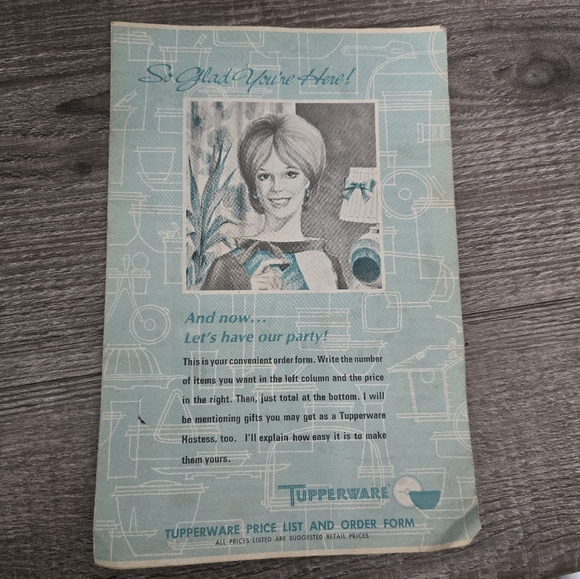 Tupperware jello mold and server - Picture 8 of 8